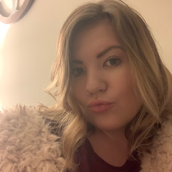 Meet your Posher, Hayley - Picture 1 of 1